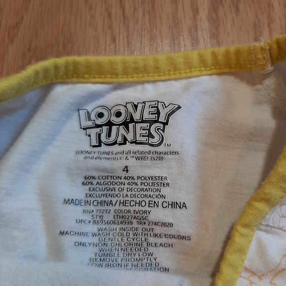 Looney Tunes 2 Piece Tweety Bird Flip Sequins T-Shirt and Shorts - Picture 4 of 8